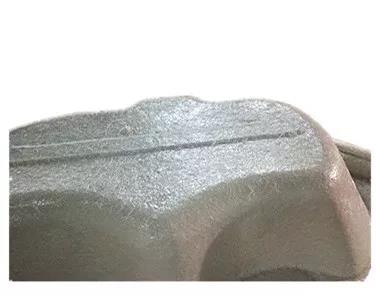 用樹脂和玻璃纖維復(fù)合在浴缸胚料的底部,使成型產(chǎn)品有足夠的強度