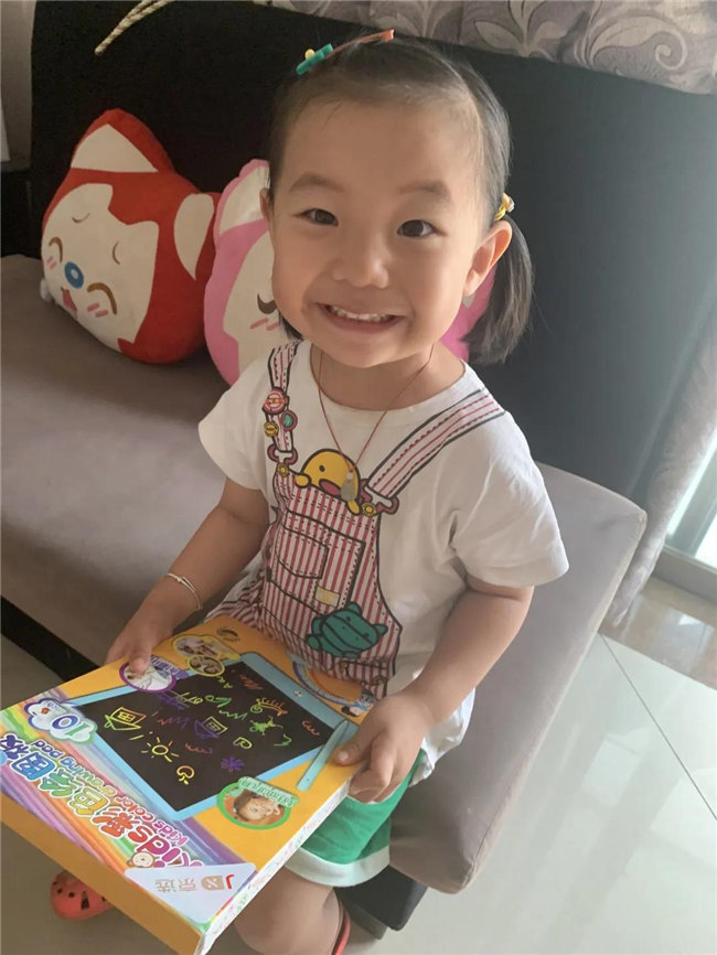 博二代收到了廣東博皓兒童節(jié)禮物，開(kāi)心