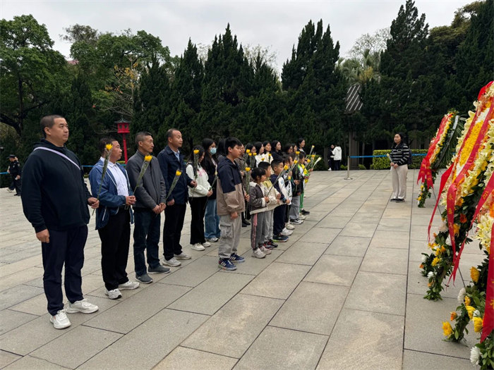 緬懷英烈志，傳承民族魂&mdash;黃花崗七十二烈士陵園祭奠活動   -3