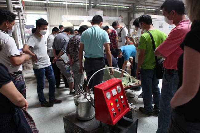 啟動設(shè)備，開始進(jìn)行真空導(dǎo)入