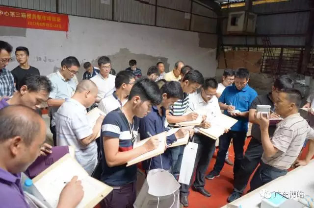 中國不飽和聚酯樹脂行業(yè)協(xié)會 華南玻璃鋼新技術(shù)交流培訓(xùn)中心第三期玻璃鋼模具制作培訓(xùn)班-11